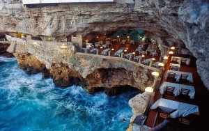 Oceanside-Restaurant-into-a-Grotto-in-Italy